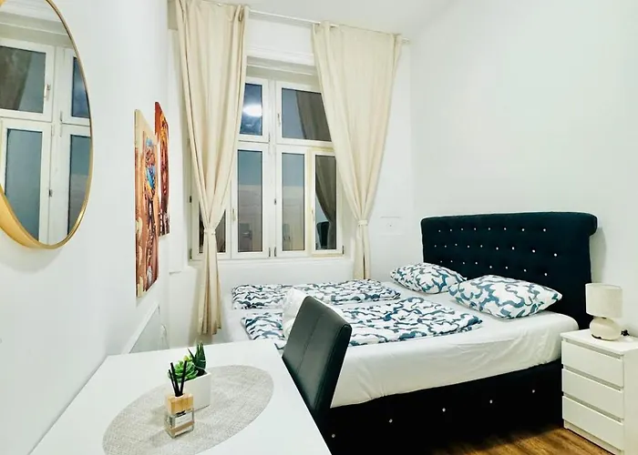 Apartman Spacious Private In 5br Near Atzgersdorf Station Bécs